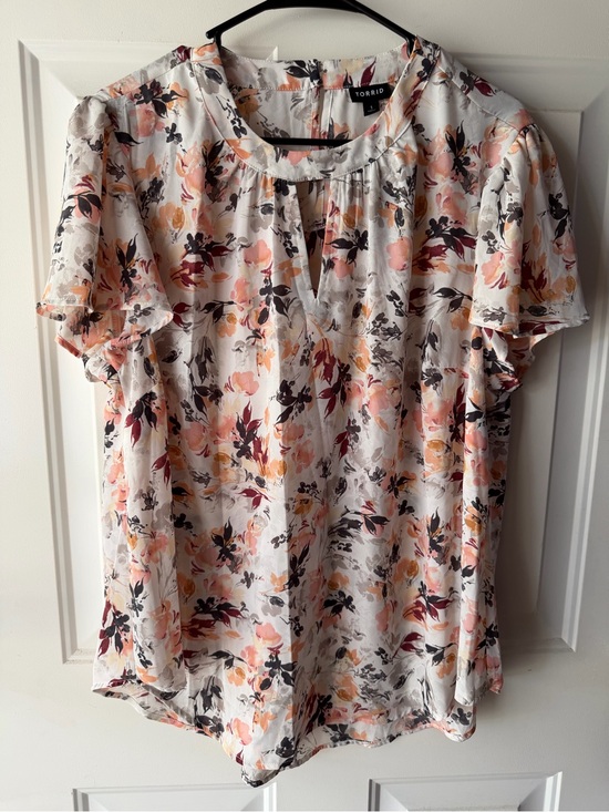 torrid Tops - torrid White Floral Flutter Sleeve Keyhole Blouse